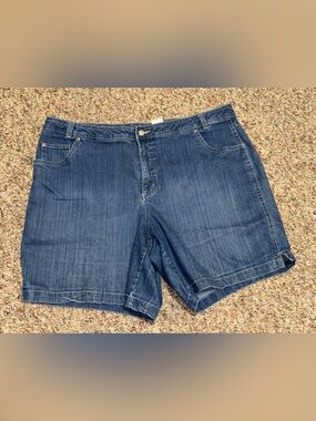 Women's plus size 22W shorts Denim Shorts in Classic Blue summer beach